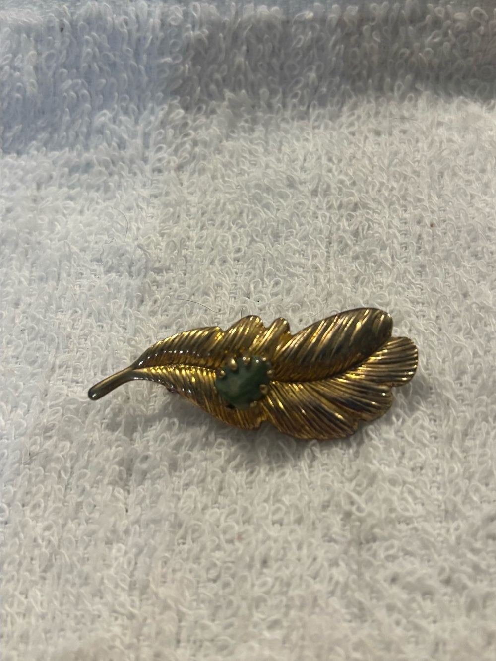 Vintage Gold Tone Ostrich Plume Feather Pin Brooch Green Center Stone